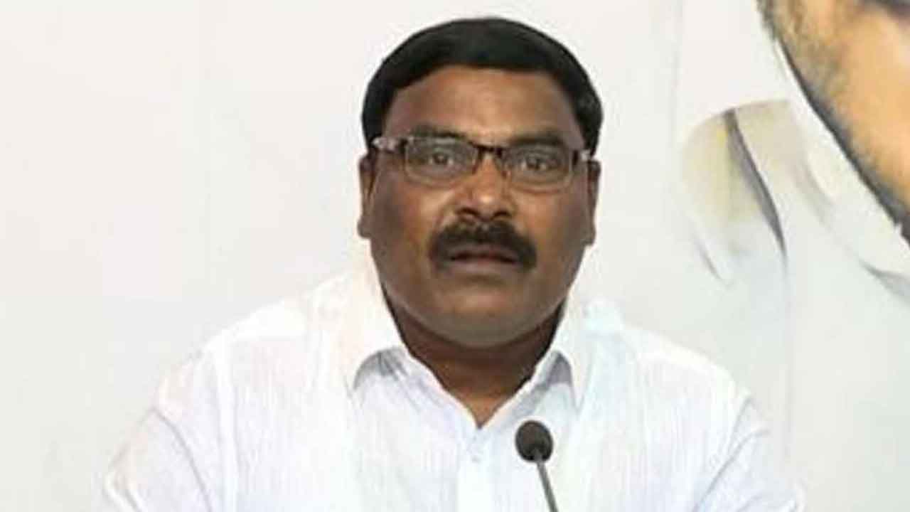 రోడ్డు ప్రమాదంలో ఏపీ మంత్రికి గాయాలు