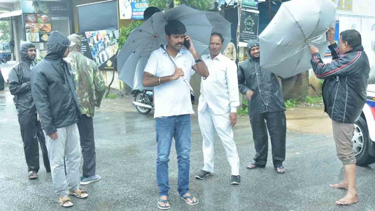 అత్యవసరముంటేనే బయటికి రావాలి