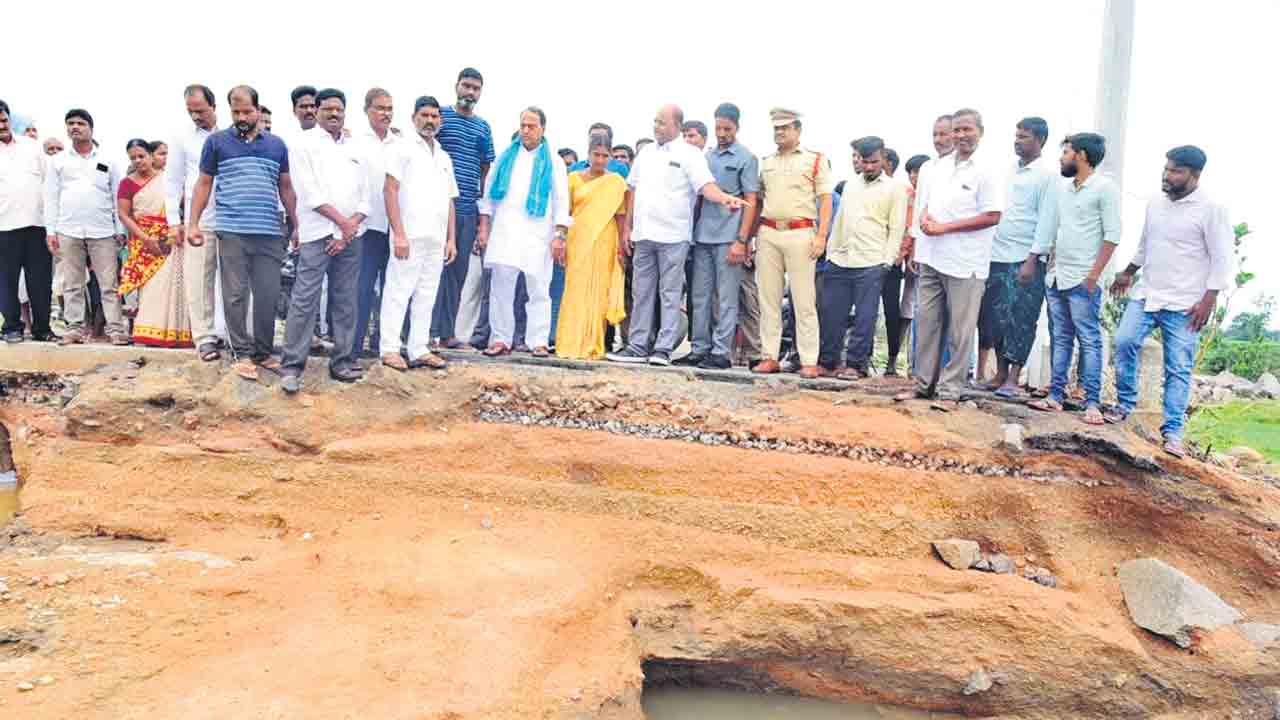 అధైర్య పడొద్దు.. ఆదుకుంటాం