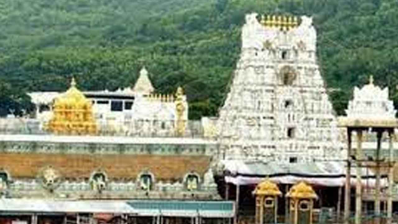 శ్రీవారి దర్శనానికి 15 గంటల సమయం