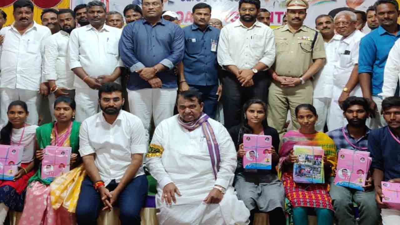 ఉద్యోగార్థులూ.. సన్నద్ధతపైనే దృష్టి సారించాలి