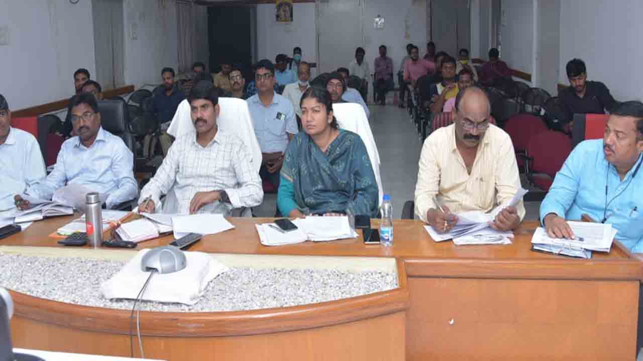 స్వచ్ఛందంగా ఓటర్లుగా నమోదు చేసుకోవాలి