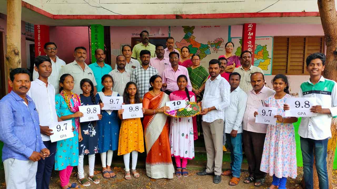 అభినందనల వెల్లువ