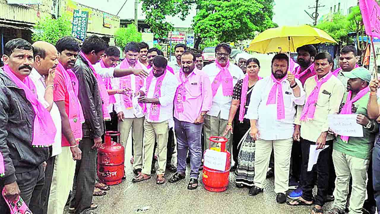 ధరేంద్ర మోదీపై భగ్గుమన్న ఓరుగల్లు