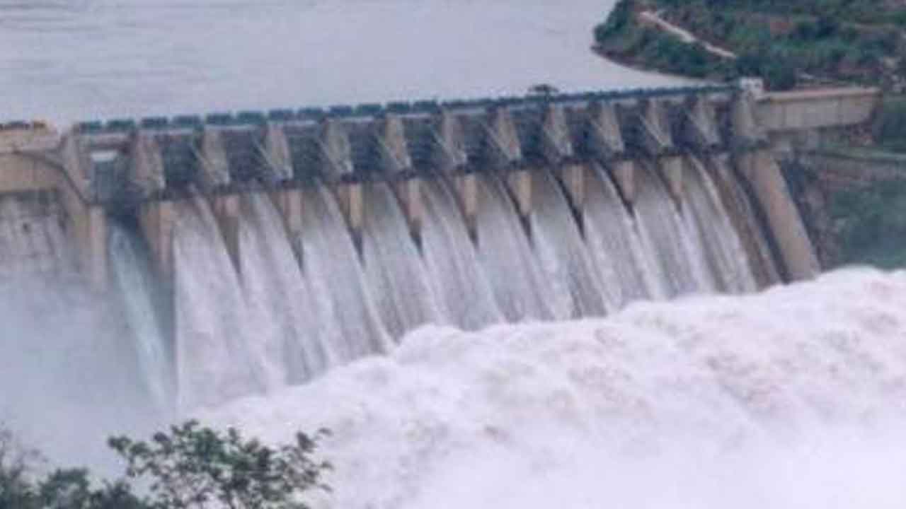 శ్రీశైలం, పోలవరం ప్రాజెక్టులోకి భారీగా వరద నీరు