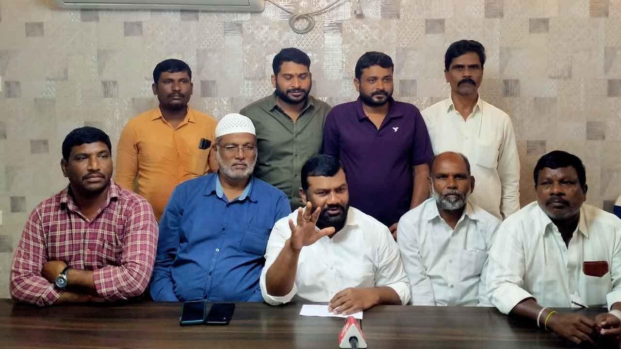 బండి.. మౌనదీక్ష మోదీ ముందు చెయ్‌