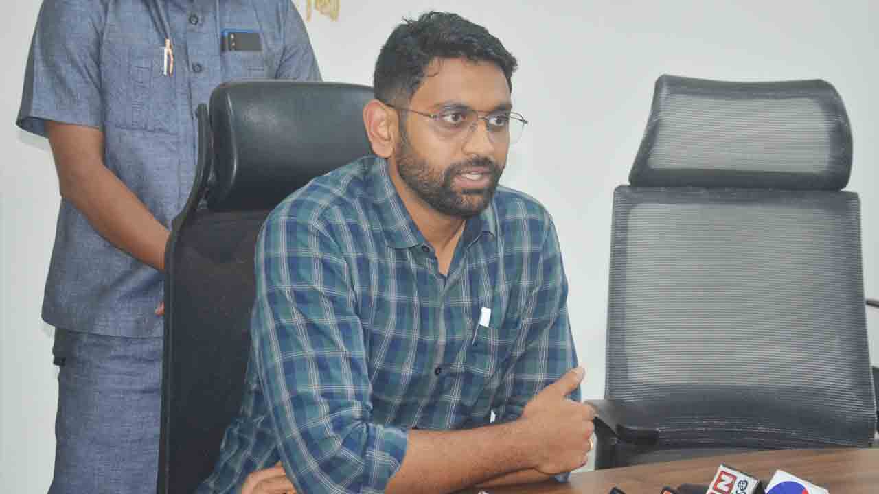 వర్షాల నేపథ్యంలో అప్రమత్తంగా ఉండాలి