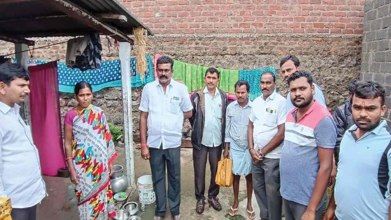 వరద బాధితులకు అండగా