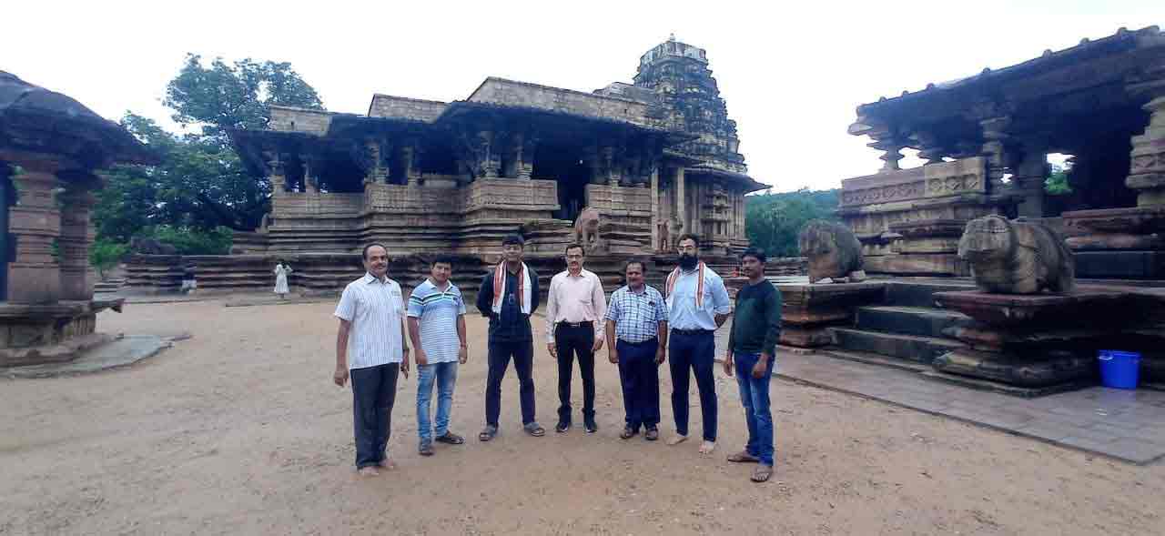 రామప్ప ఆలయంలో భక్తుల సందడి