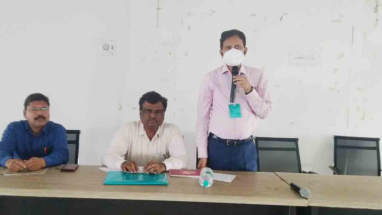 వ్యాధులపై ప్రజలను అప్రమత్తం చేయాలి