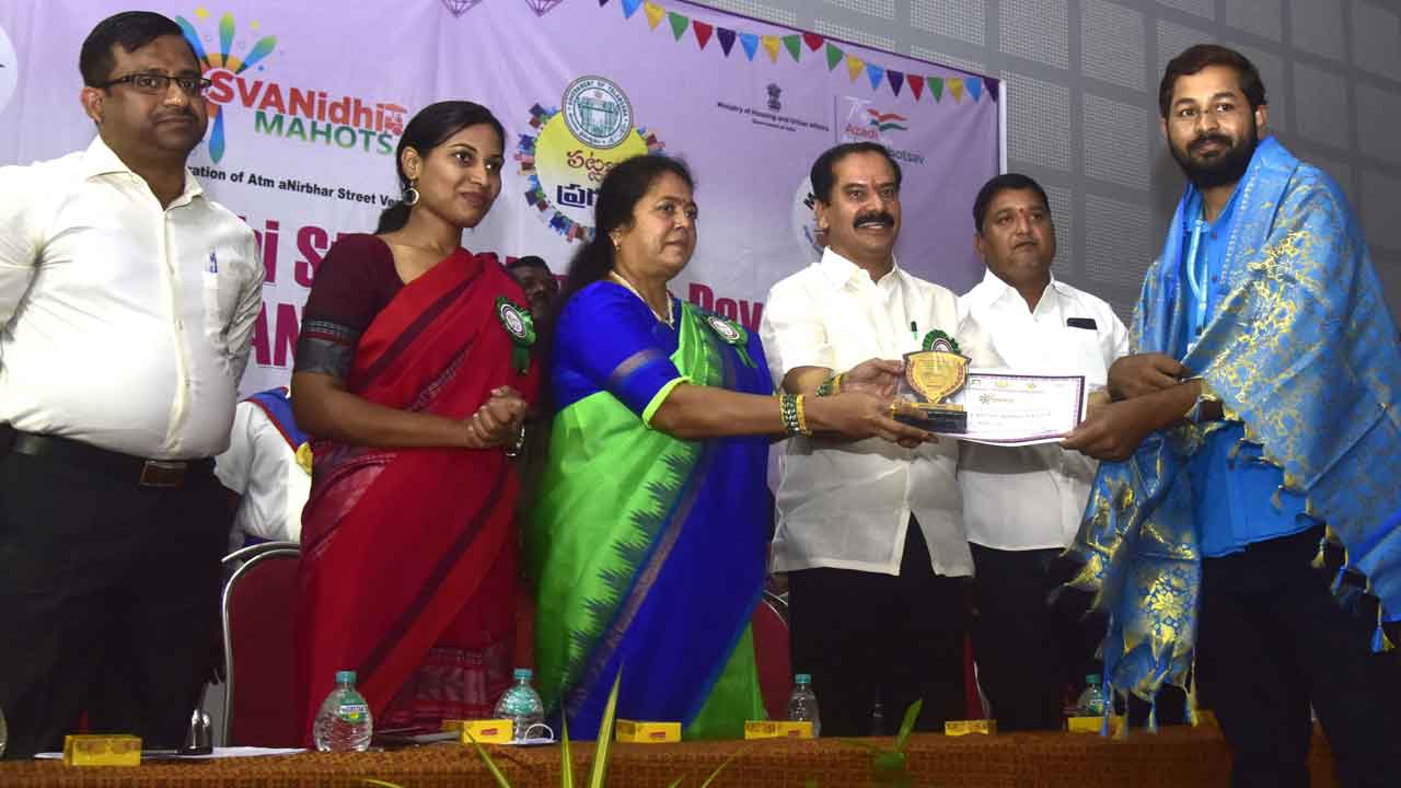 వీధి వ్యాపారుల సంక్షేమమే ధ్యేయం