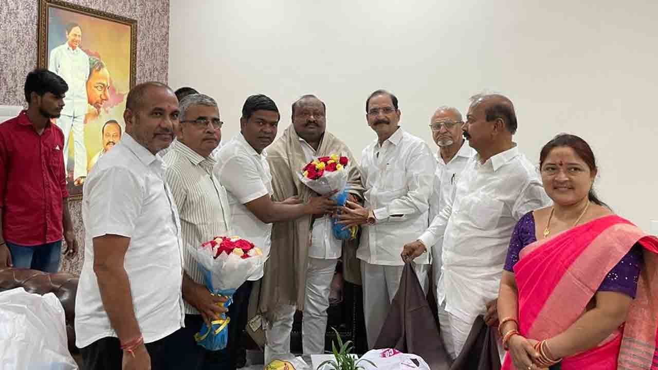 మంత్రి గంగులకు క్షత్రియ సమాజ్‌ ఆహ్వానం