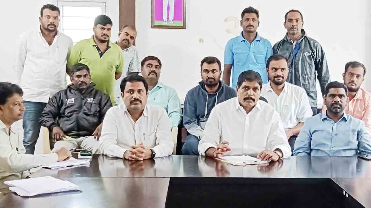 అప్రమత్తంగా ఉండండి