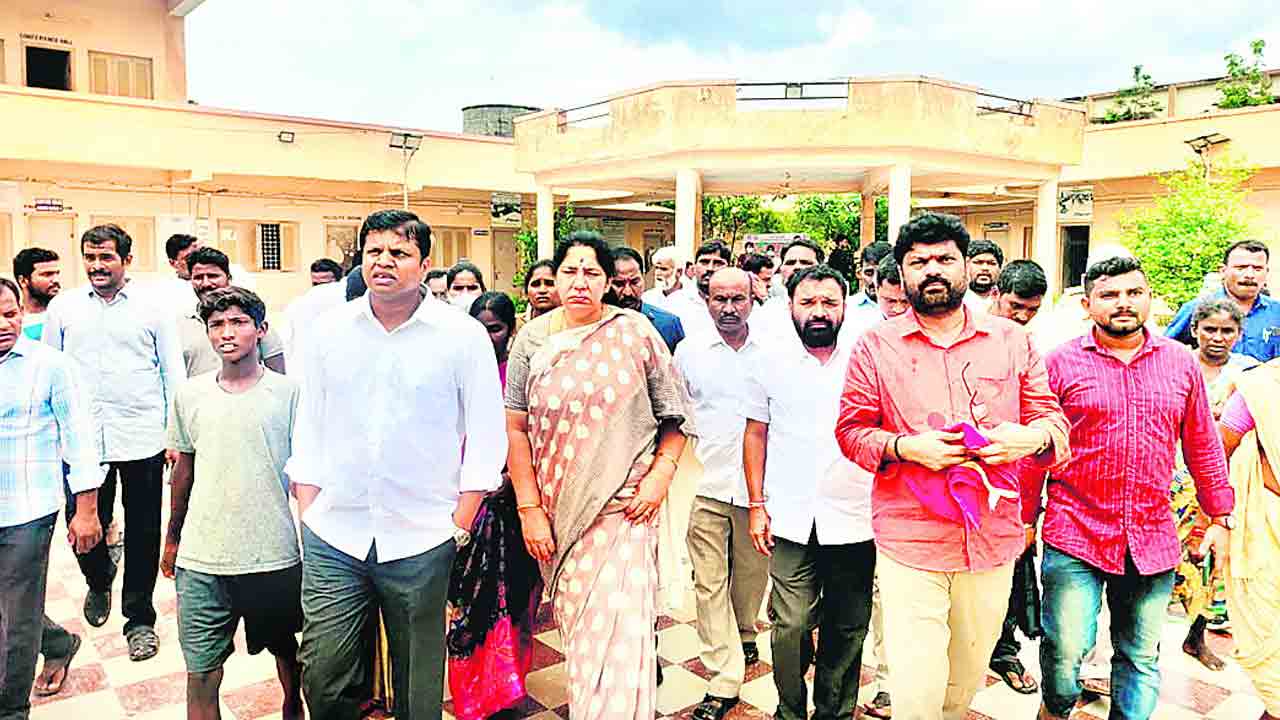 వరద బాధితులకు అండగా ఉండాలి