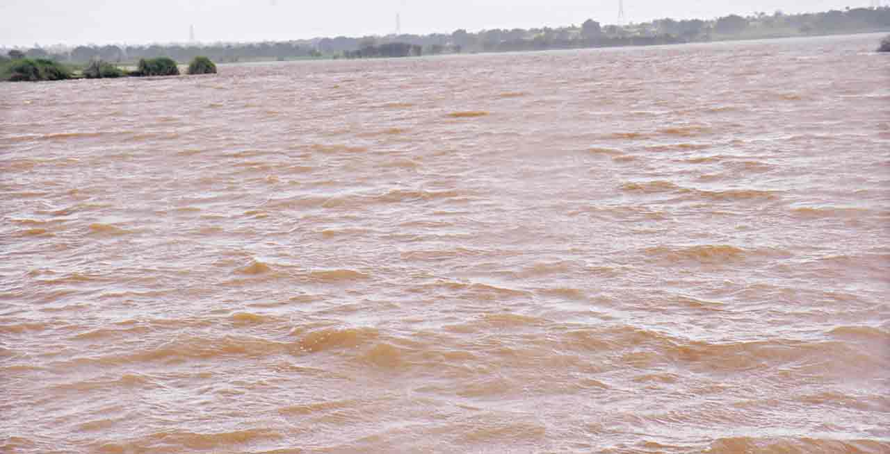 ‘మిషన్‌ కాకతీయ’తో పటిష్టంగా చెరువు కట్టలు