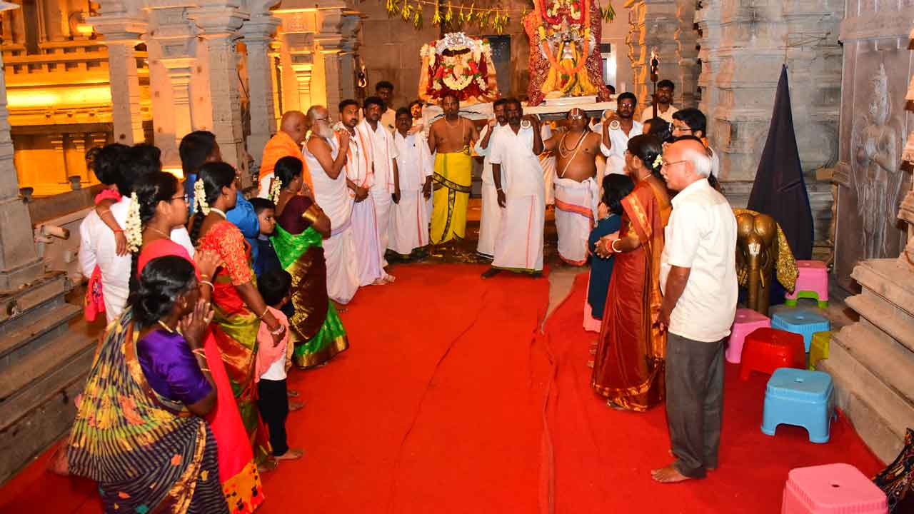 లక్ష్మీనారసింహుడికి వైభవంగా నిత్యోత్సవాలు