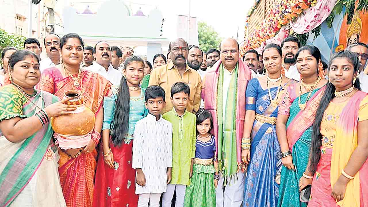 అమ్మా బైలెల్లినాదో..