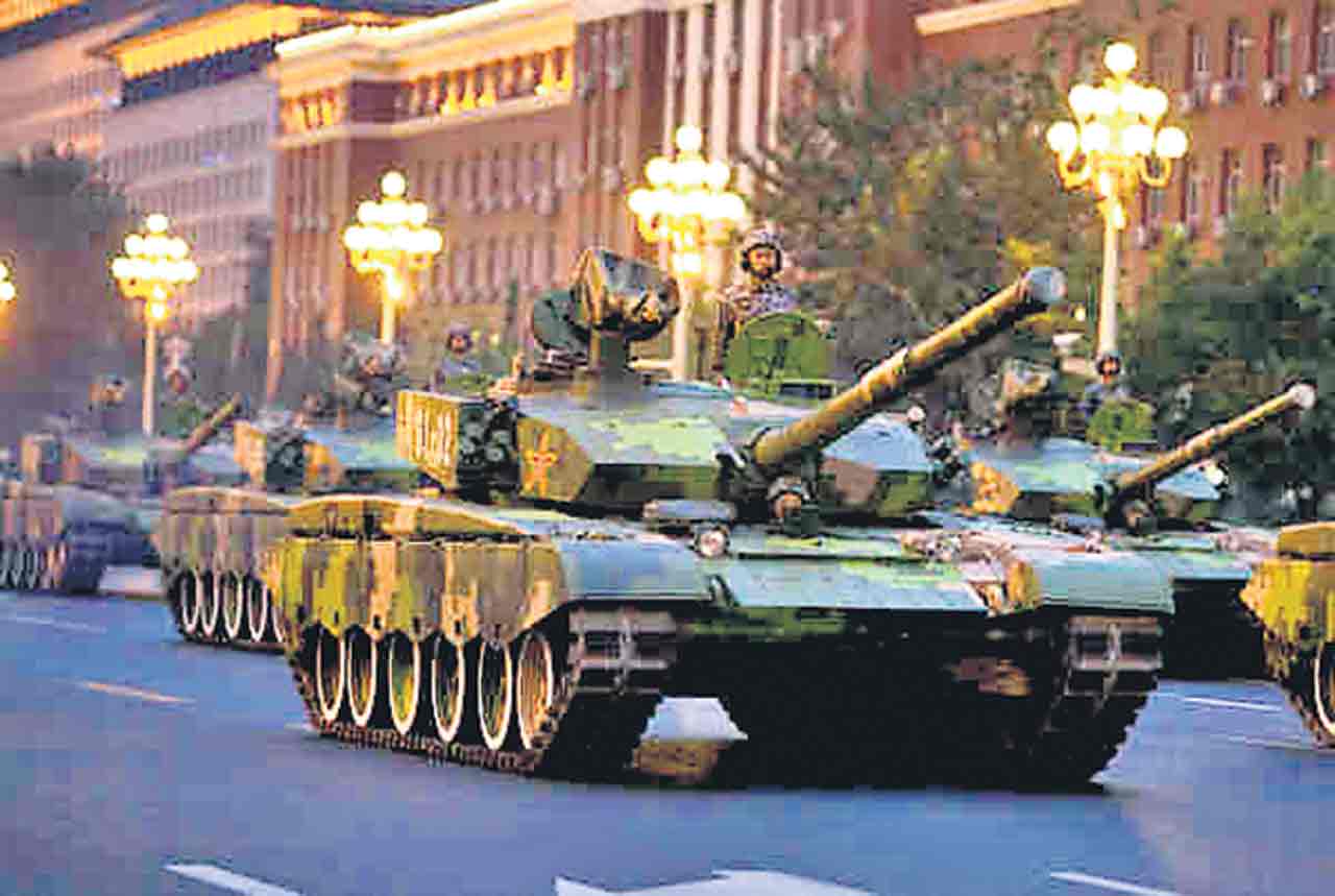 బ్యాంకులకు యుద్ధ ట్యాంకుల కాపలా!