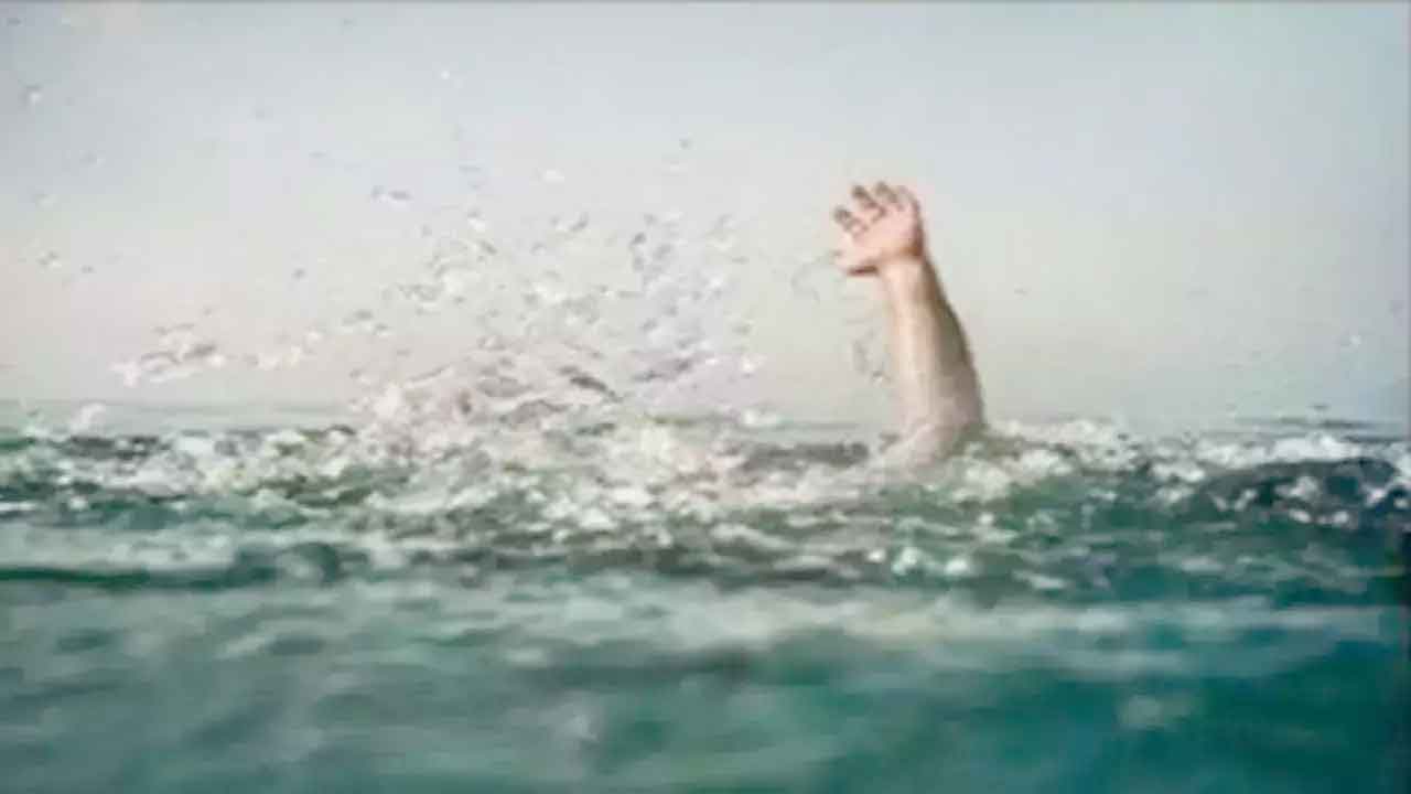 పెన్నానదిలో ముగ్గురు యువకులు గల్లంతు