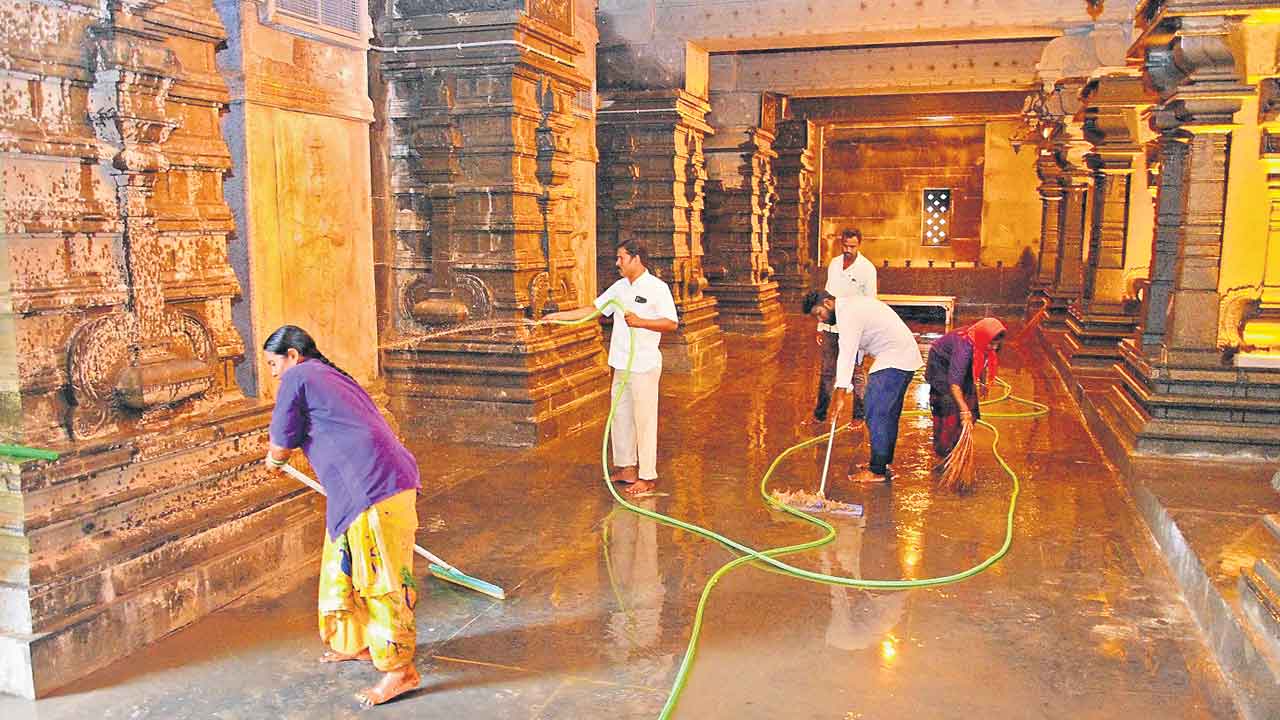 యాదగిరిగుట్టలో కోటి కుంకుమార్చనకు ఏర్పాట్లు