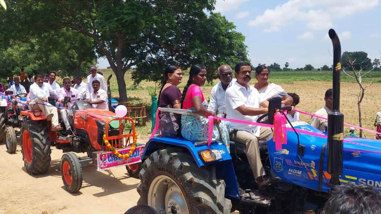 బడుగులకు వెలుగు ‘దళితబంధు’