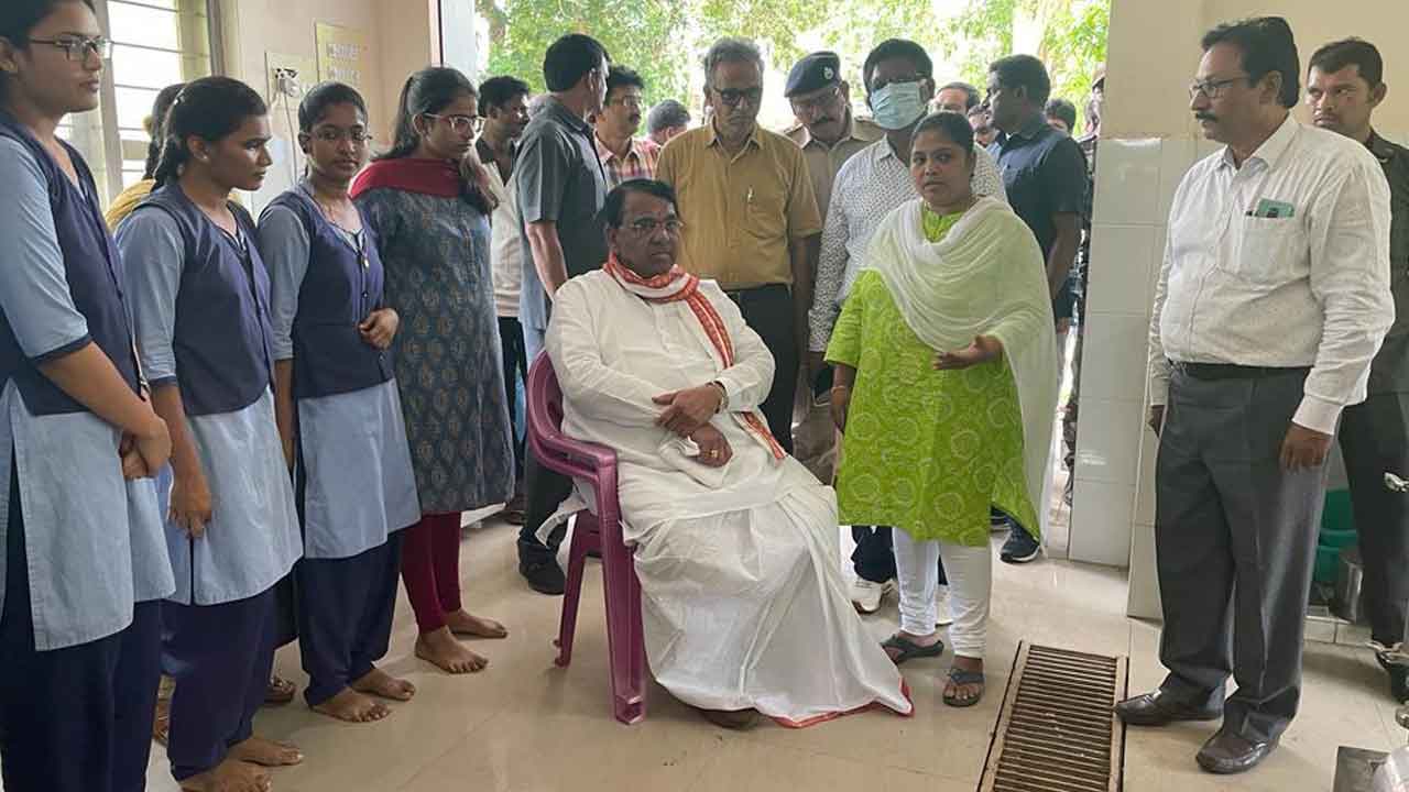 బాపట్ల ఫుడ్‌ సైన్స్‌ అండ్‌ టెక్నాలజీని సందర్శించిన తెలంగాణ స్పీకర్‌