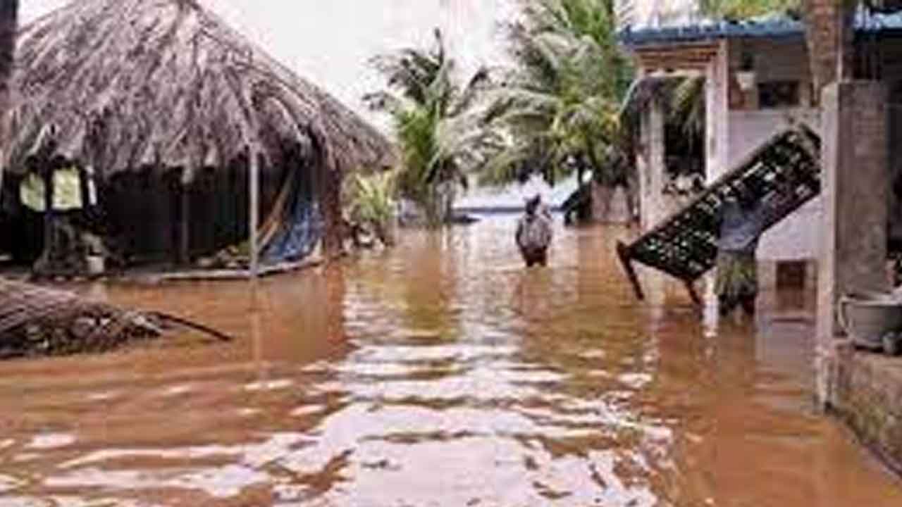 ఏపీలో భారీ వర్షాలు..జల దిగ్బంధంలో లంక గ్రామాలు