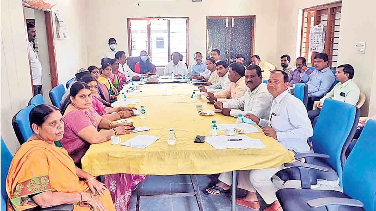 పట్టణాల అభివృద్ధికి పాటుపడాలి