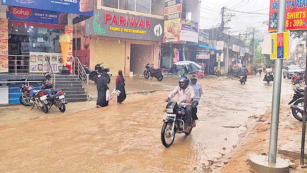 ఎడతెరిపి లేకుండా వర్షం