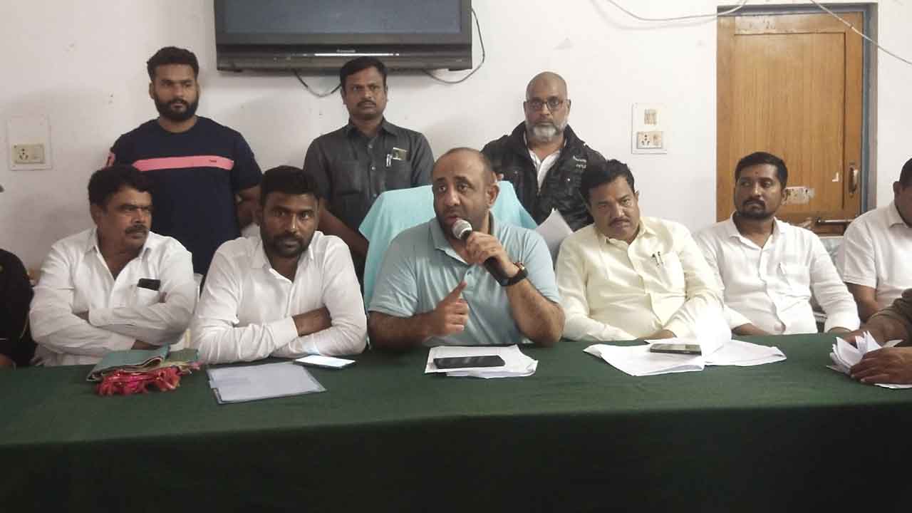 బాధిత రైతులను ఆదుకుంటాం..