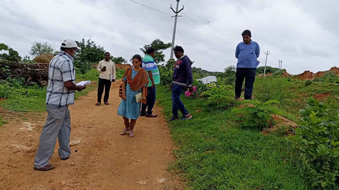 హరితహారం లక్ష్యాన్ని చేరుకోవాలి