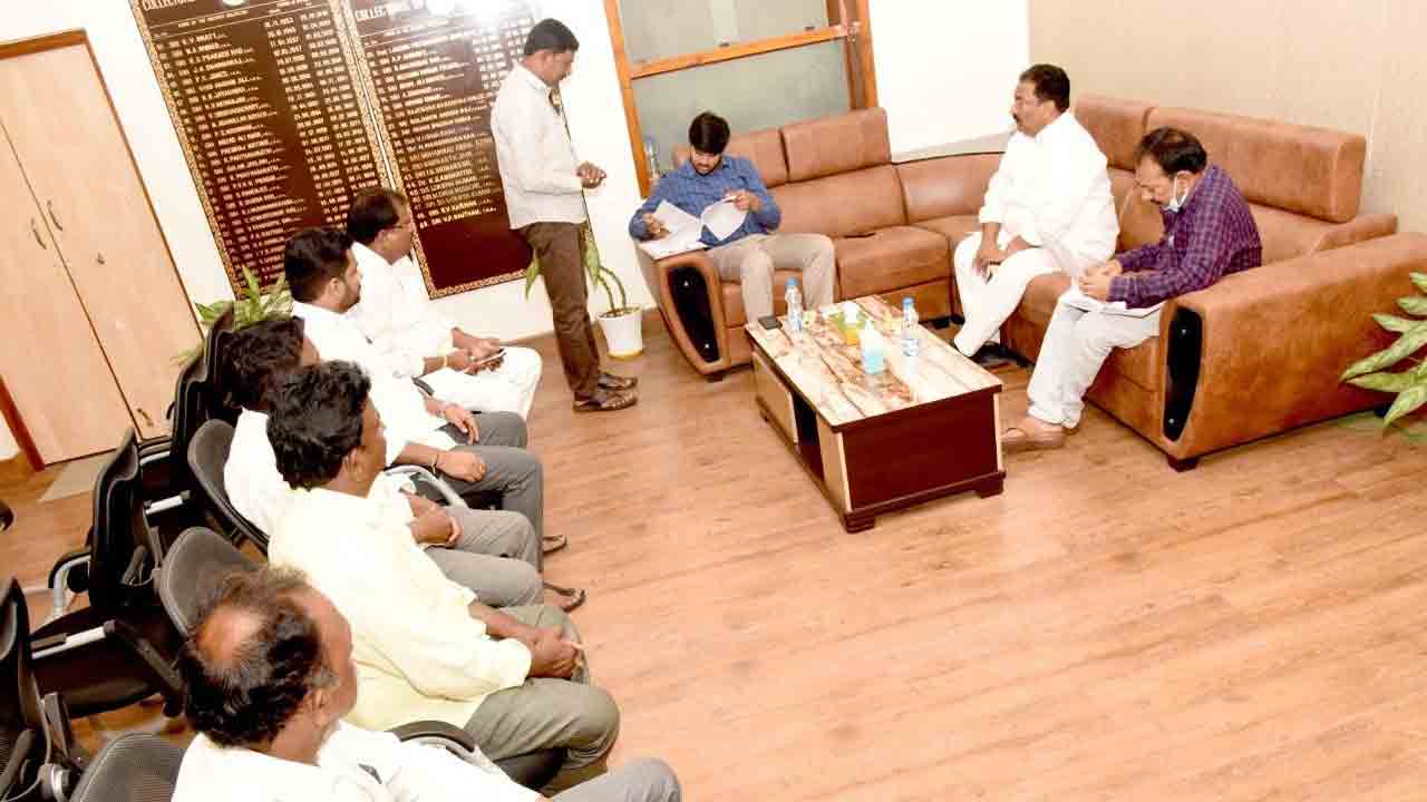 ‘పోడు’ సమస్యకు పరిష్కారం చూపాలి