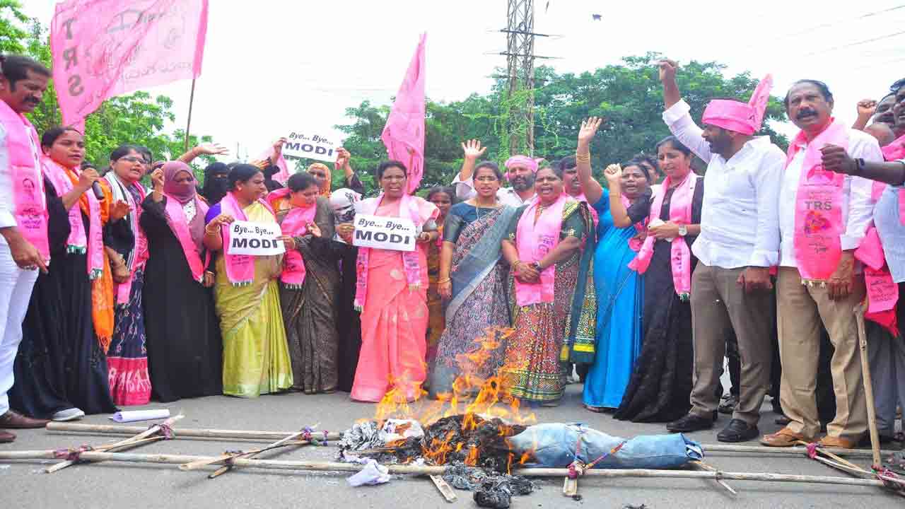 కేంద్రం తీరుపై జనాగ్రహం