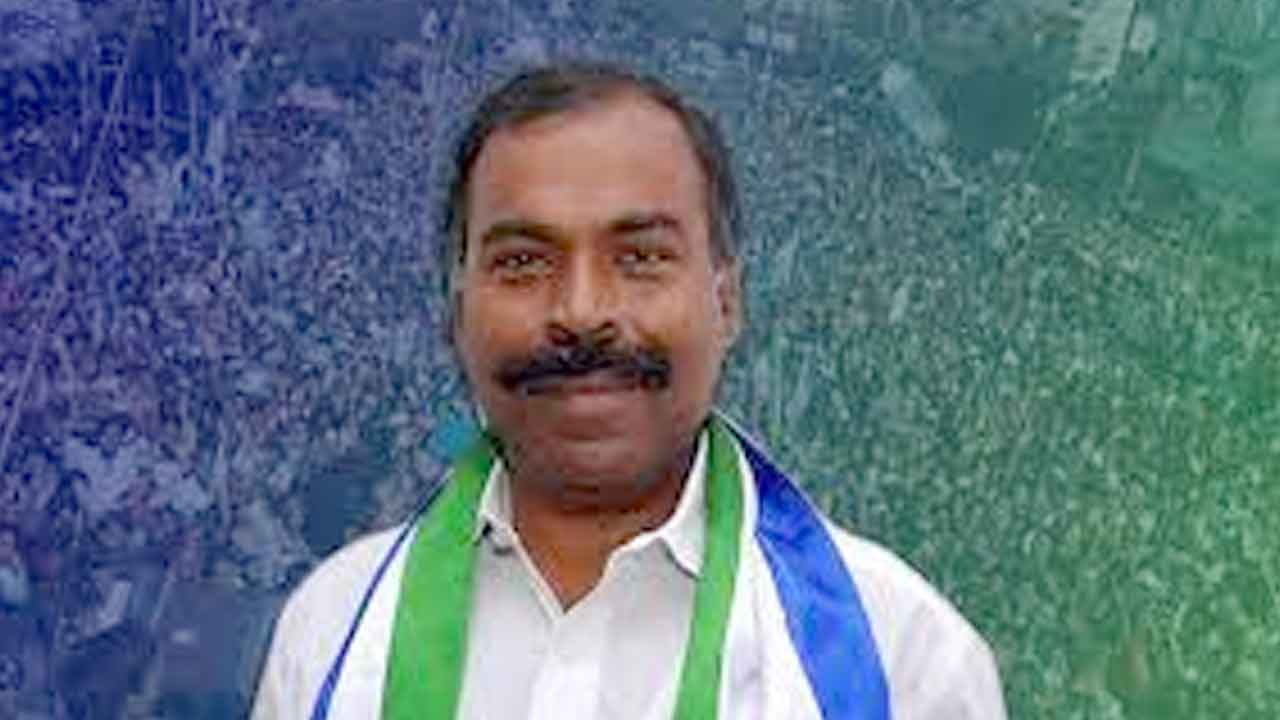 వైసీపీ ఎమ్మెల్యేను నిలదీసిన మహిళలు