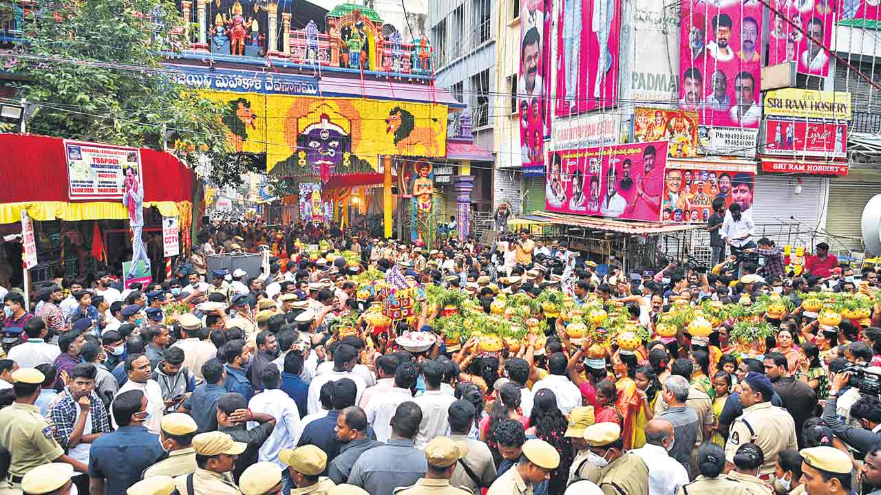 జగజ్జననీ జనవాహిని