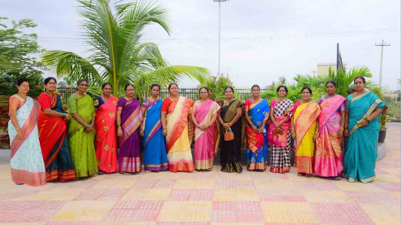 నాలుగు దశాబ్దాల కలయిక