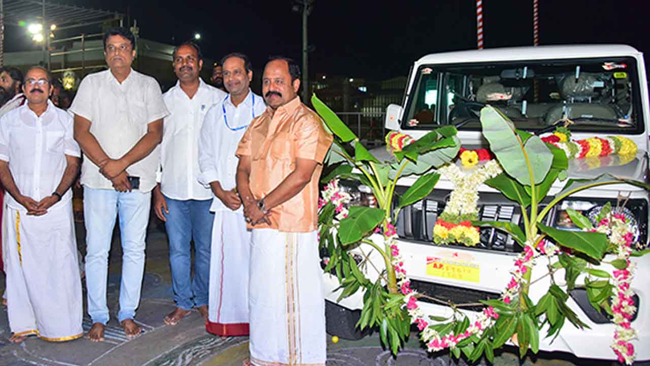 టీటీడీకి మహేంద్ర జీపు విరాళం