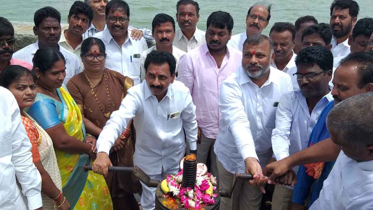 డిండి ప్రాజెక్టు నీటి విడుదల