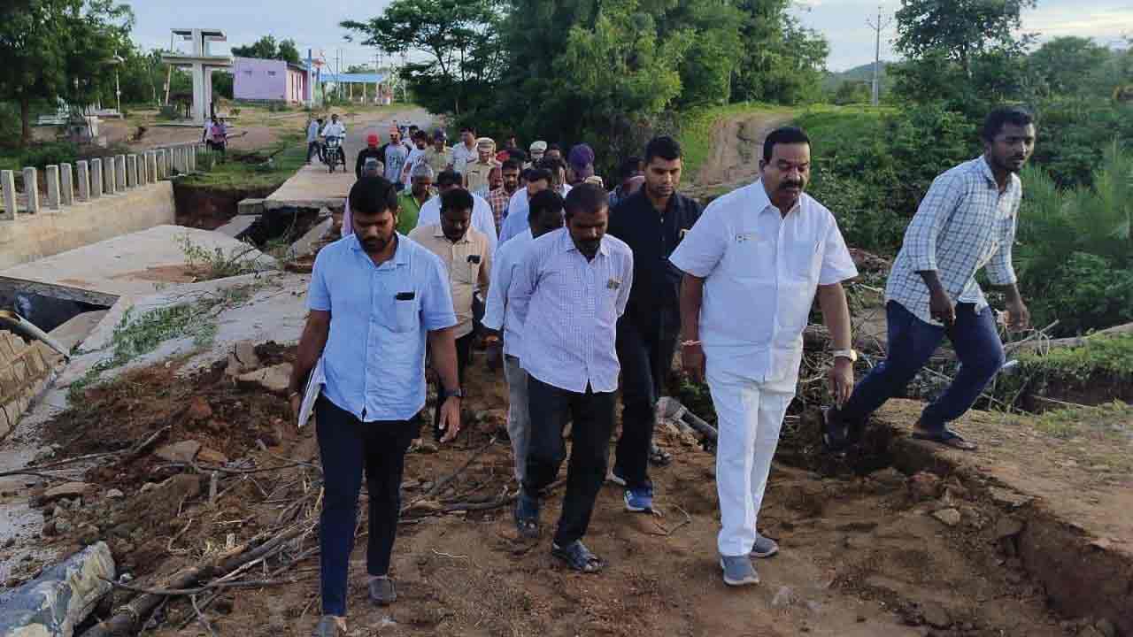 ప్రజలతోనే మమేకం