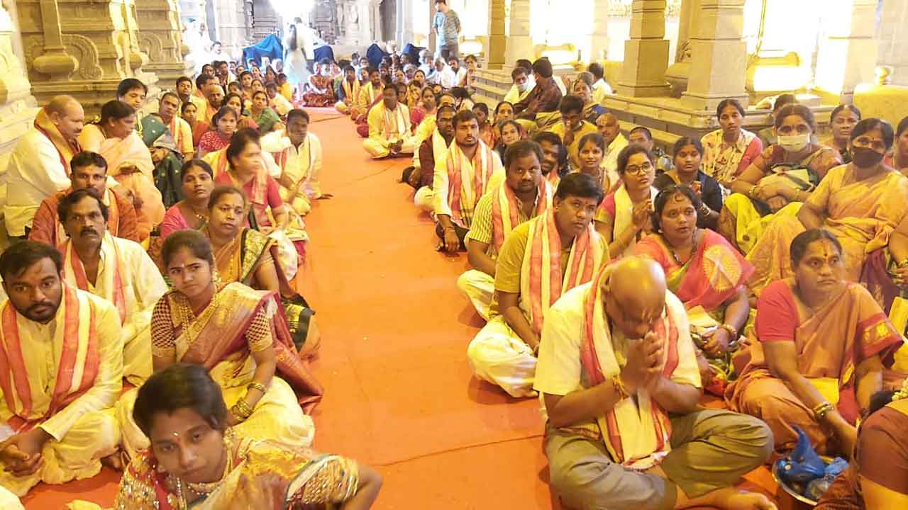 యాదాద్రిలోశాస్ర్తోక్తంగా నిత్యోత్సవాలు