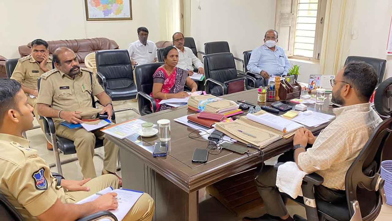 అధికారులు అప్రమత్తంగా ఉండాలి