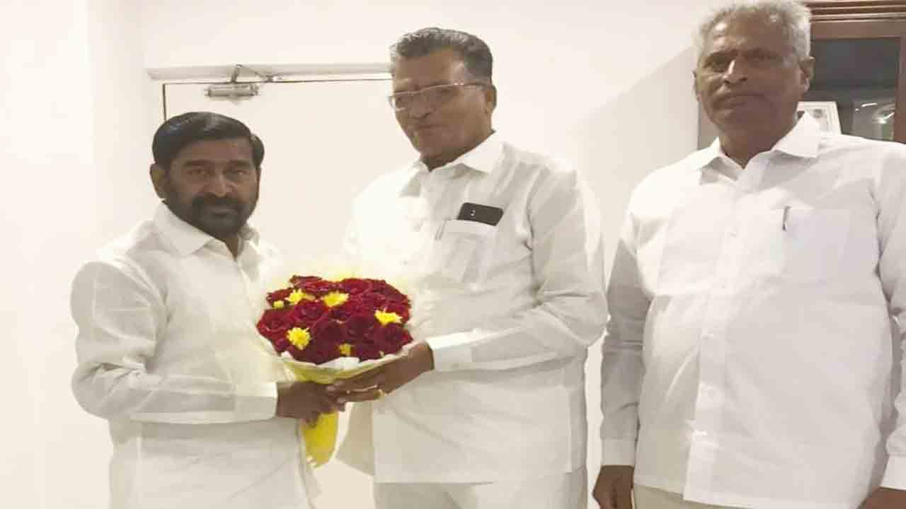 ప్రధాని మోదీతో ఒరిగిందేమీ లేదు