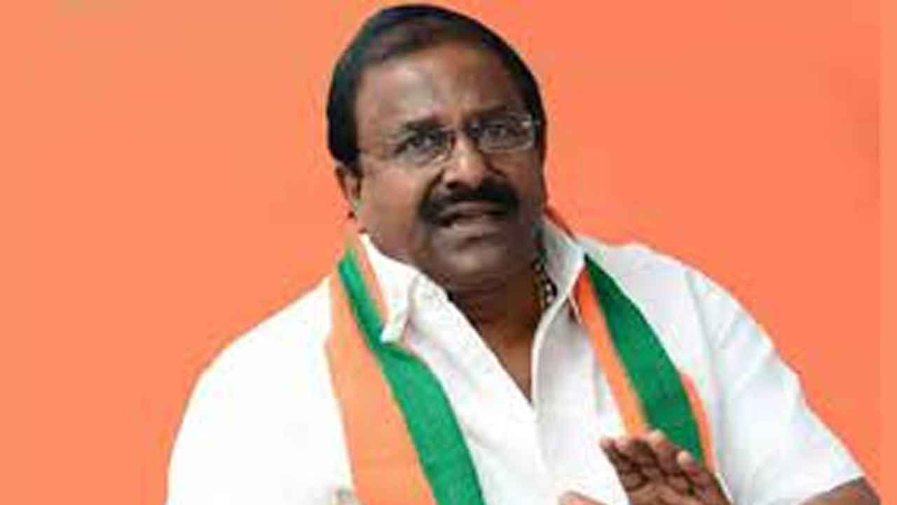 ఏపీ బీజేపీ అధ్యక్షుడిని నిలదీసిన అమరావతి రైతులు