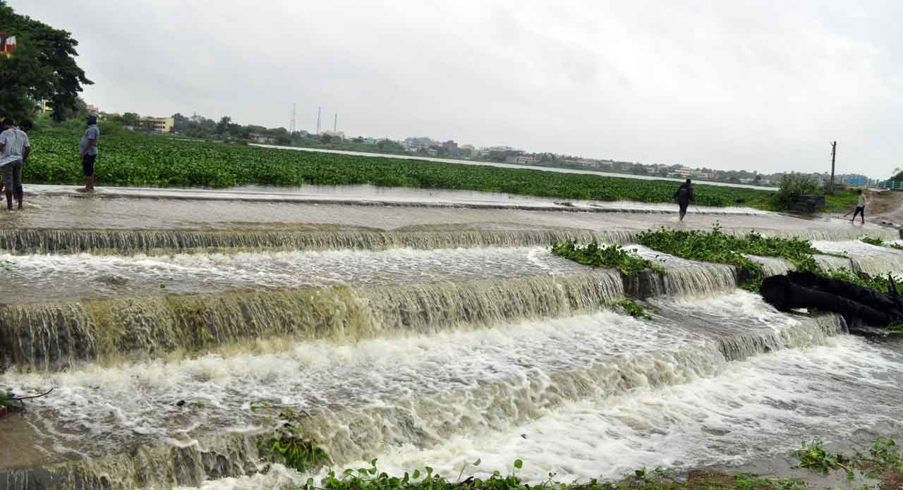 తగ్గని వరద