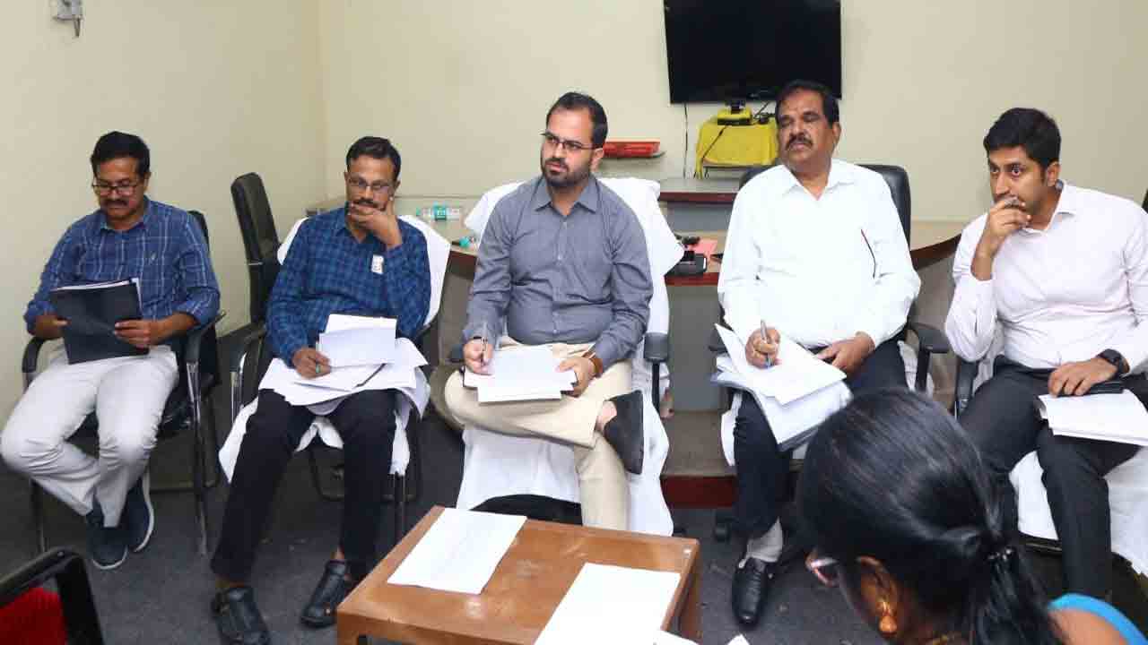 రెవెన్యూ సదస్సులు పరిష్కార వేదికలు కావాలి