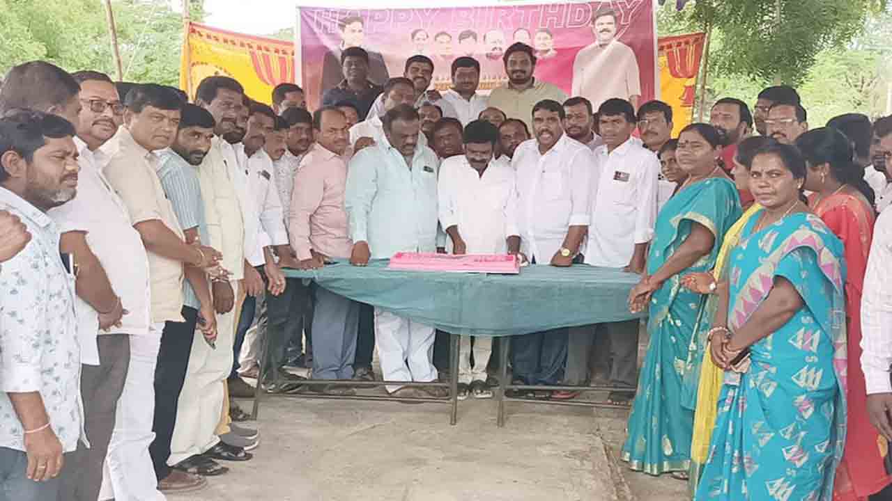 రక్తదానం చేయడం అభినందనీయం