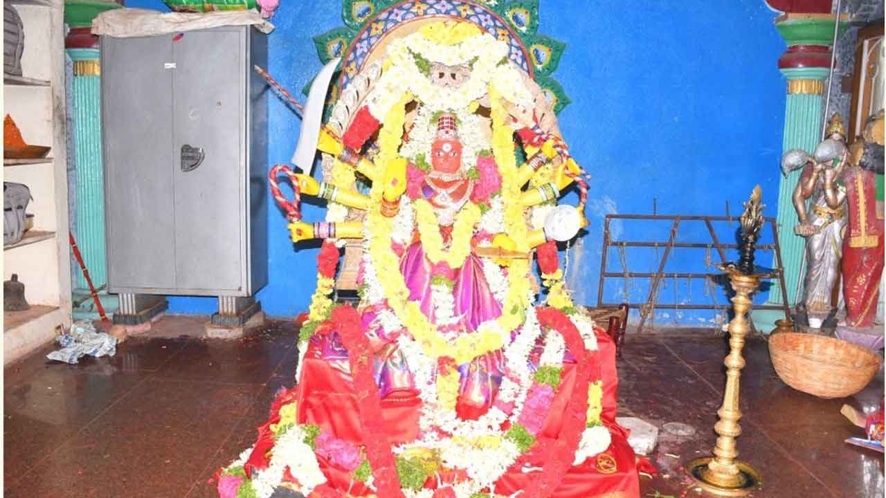 నీలా క్రమంలో భద్రకాళి