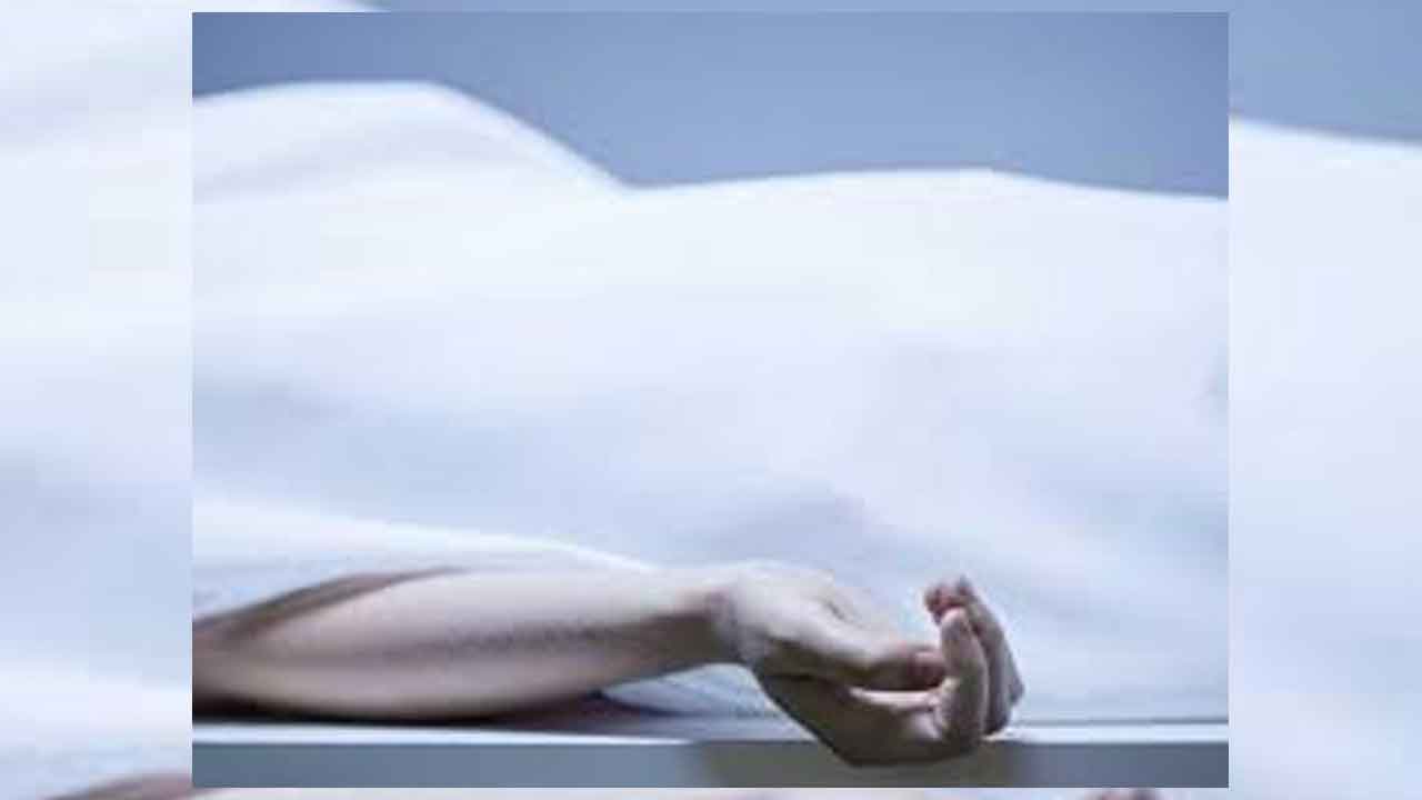 మధ్యాహ్న భోజనం తిని విద్యార్థి మృతి.. మరో నలుగురి పరిస్థితి విషమం