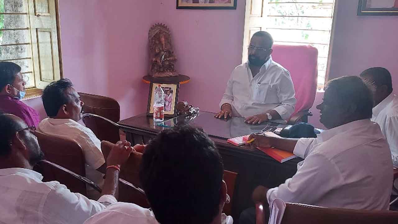 లాభాల బాటలో వంగపల్లి పీఏసీఎస్‌