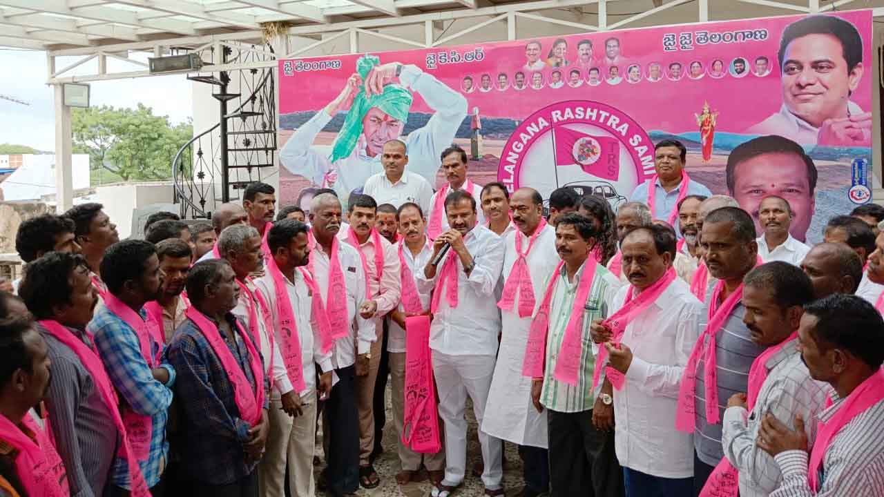 అభివృద్ధిని చూసే చేరికలు